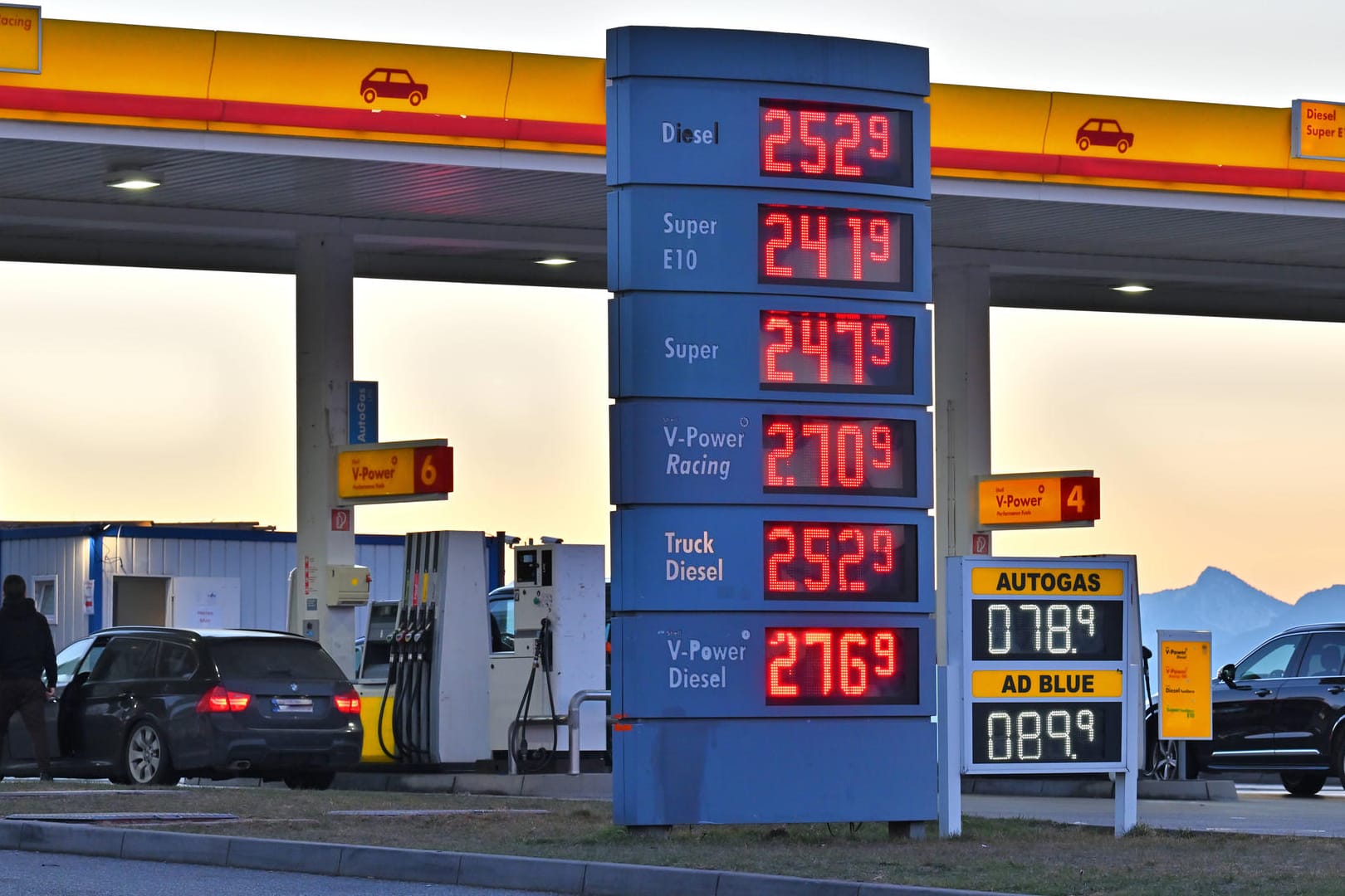 Preisexplosion an der Tankstelle: Momentan müssen Autofahrer nahezu täglich mehr zahlen.