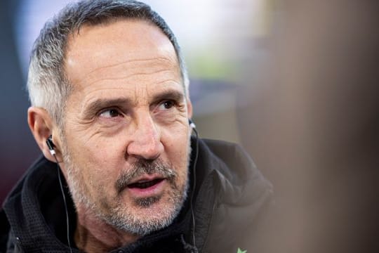 Mönchengladbachs Trainer Adi Hütter ist positiv auf das Coronavirus getestet worden.