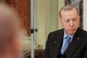 Recep Tayyip Erdoğan: Der türkische Präsident kritisiert den Umgang Europas mit russischen Künstlern.