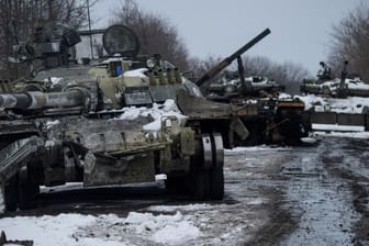 Zerstörter russischer Konvoi bei Sumy: Immer wieder gelingen der ukrainischen Armee erfolgreiche Angriffe auf russische Nachschublinien.