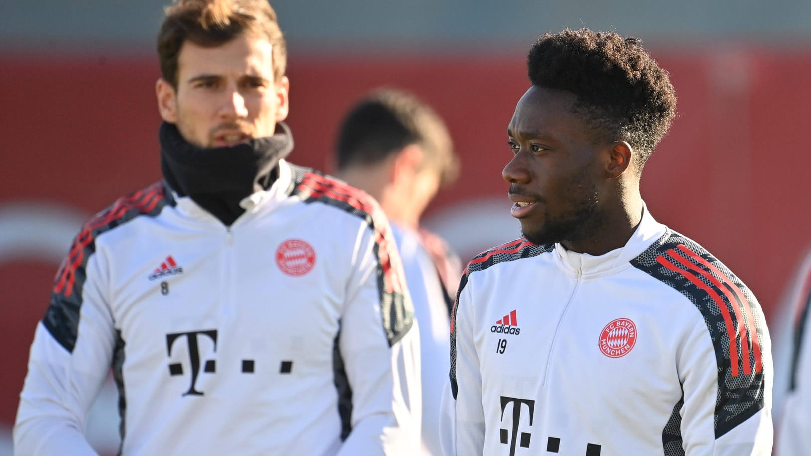 Leon Goretzka (l.) und Alphonso Davies: Die beiden Stammspieler fehlen seit einigen Wochen.