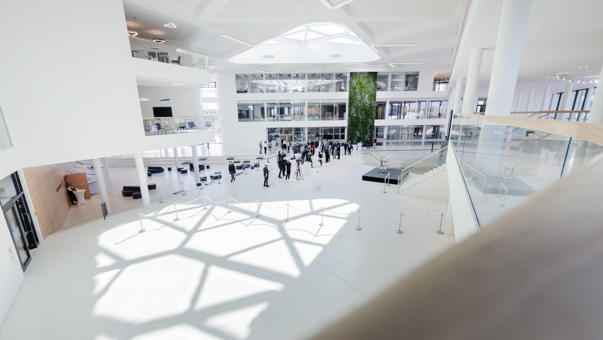 Blick in den neuen Aldi Campus in Essen: Der Gebäudekomplex steht an der Eckenbergstraße – nur wenige Minuten entfernt vom ersten Aldi-Geschäft. Blick in den neuen Aldi Campus in Essen: Der Gebäudekomplex steht an der Eckenbergstraße – nur wenige Minuten entfernt vom ersten Aldi-Geschäft.