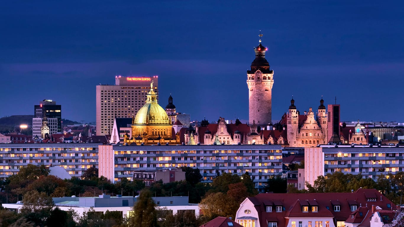 Leipzig mit dem Westin Hotel (l.): In dessen oberster Etage liegt das Restaurant Falco, das wieder mit zwei Michelin-Sternen ausgezeichnet wurde.