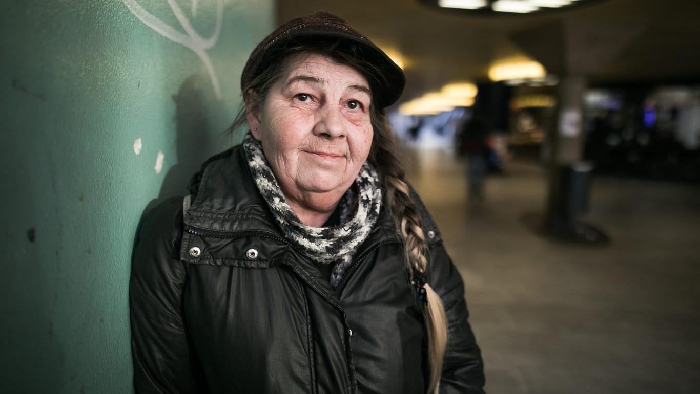 Sie weiß, wie es ist, wohnungslos zu sein: Linda Rennings hilft mit ihrem Verein "Heimatlos in Köln". Seit mehr als zehn Jahren lebt sie inzwischen in ihrer eigenen Wohnung.