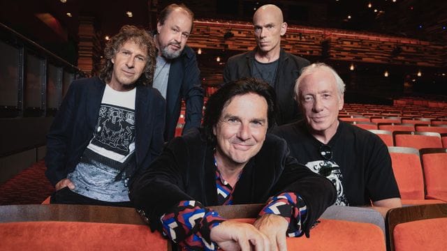 Die Band Marillion mit Sänger Steve Hogarth (m.