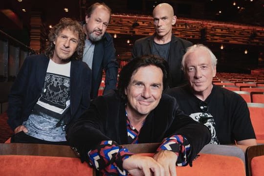 Die Band Marillion mit Sänger Steve Hogarth (m.