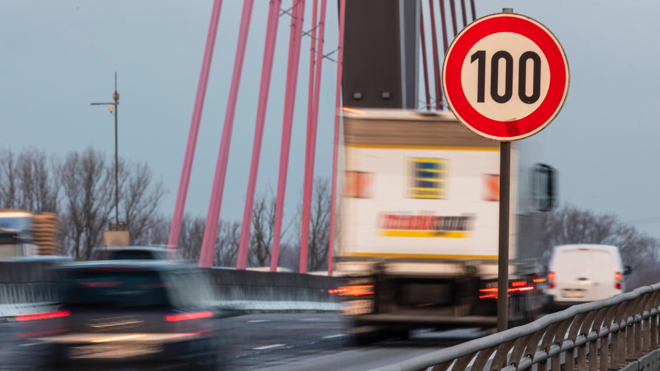 Befristetes Tempolimit: Es würde den Spritverbrauch deutlich senken – und damit auch Deutschlands Abhängigkeit von russischen Energielieferungen.