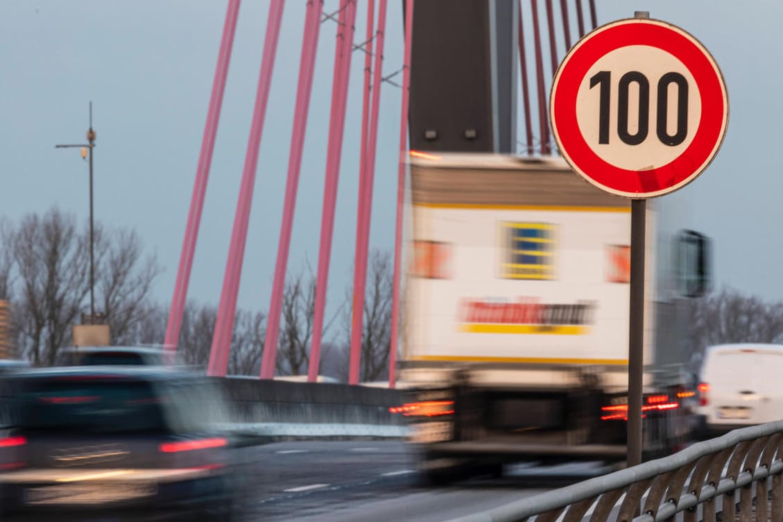 Befristetes Tempolimit: Es würde den Spritverbrauch deutlich senken – und damit auch Deutschlands Abhängigkeit von russischen Energielieferungen.