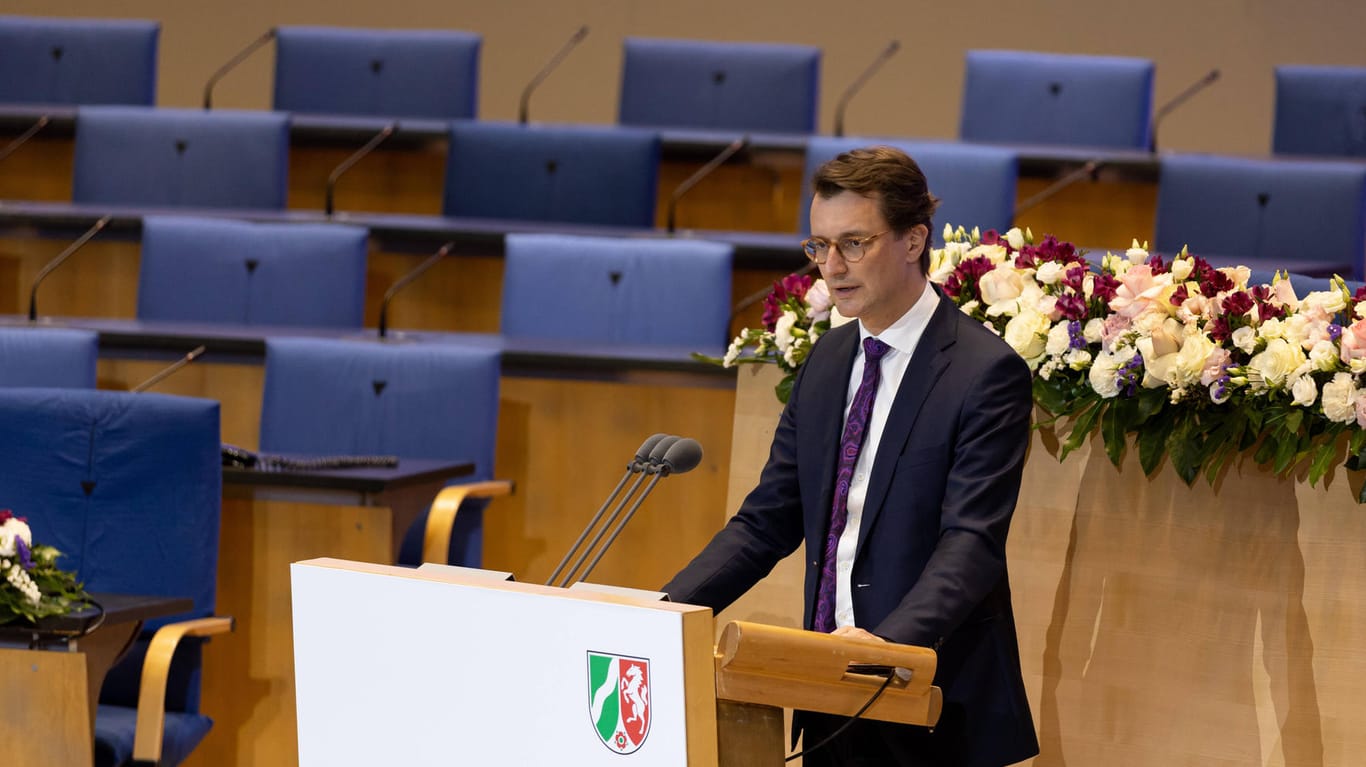 NRW-Ministerpräsident Hendrik Wüst im World Conference Center Bonn (Archivbild): Sein Bundesland hat nach Ansicht der SPD eine besondere Verantwortung für die Geflüchteten.