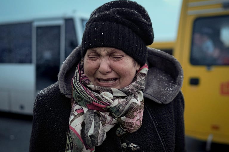 Kiew: In der ukrainischen Hauptstadt treffen Geflüchtete aus anderen Teilen des Landes ein. Nach Angaben des UN-Flüchtlingshilfswerks haben seit Kriegsbeginn rund 3,6 Millionen Menschen die Ukraine verlassen.