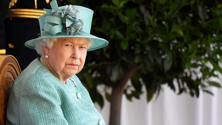 Queen Elizabeth II.: Der Königin ist ein Mitarbeiter abhanden gekommen.