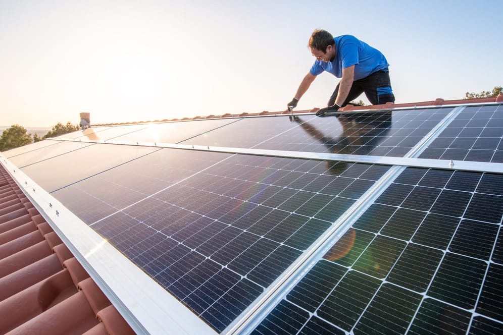 Photovoltaik: Das Dach sollte eine gewisse Neigung aufweisen, damit sich Solarpanels lohnen.