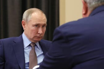 Die Sanktionen kommen näher (Symbolbild): Die neuen Maßnahmen gegen Oligarchen treffen den inneren Zirkel rund um den russischen Präsidenten Wladimir Putin.