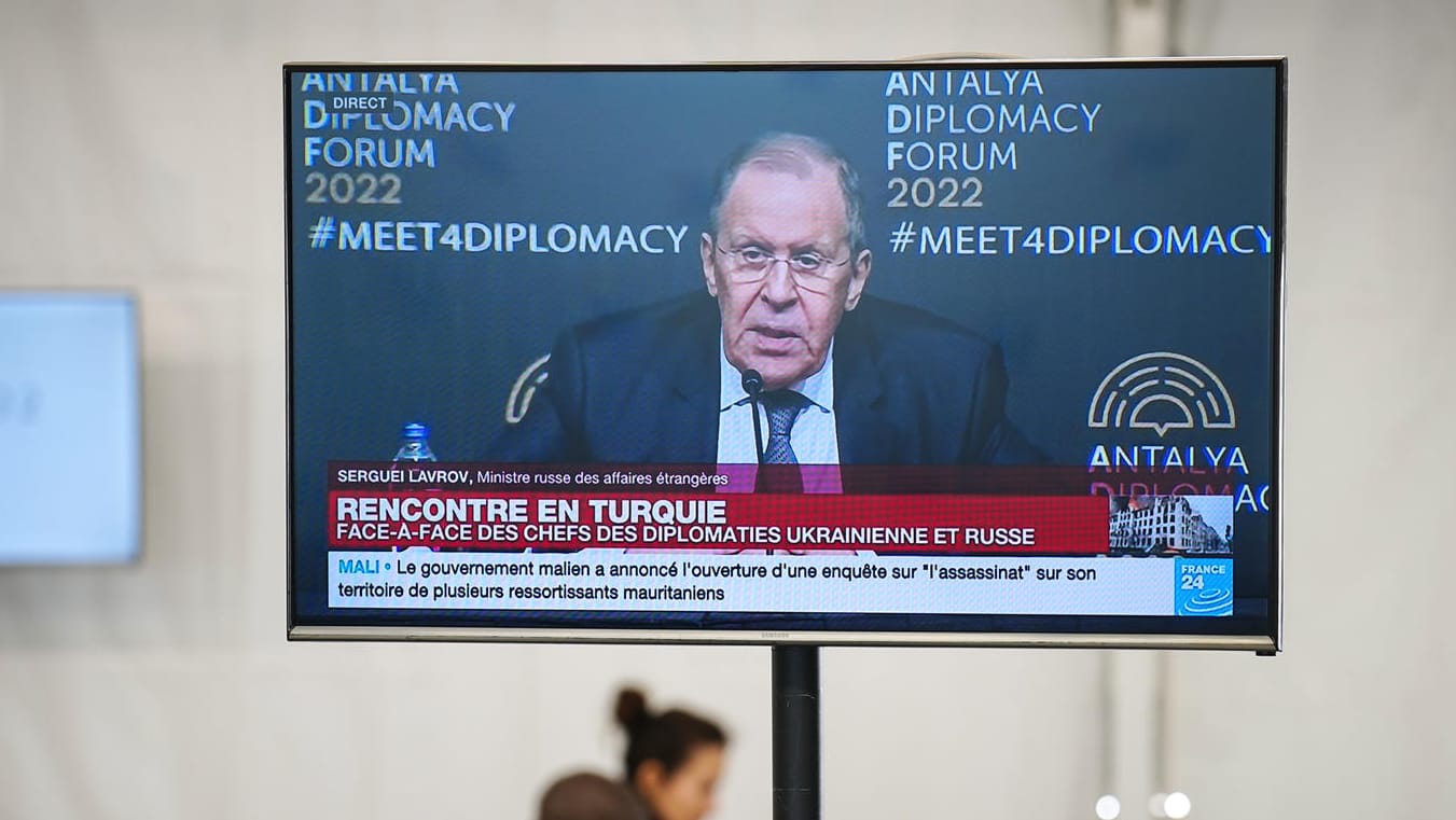 Sergej Lawrow bei der Pressekonferenz nach den Verhandlungen in der Türkei: Der russische Außenminister wiederholte die russischen Unwahrheiten im Ukrainekrieg.