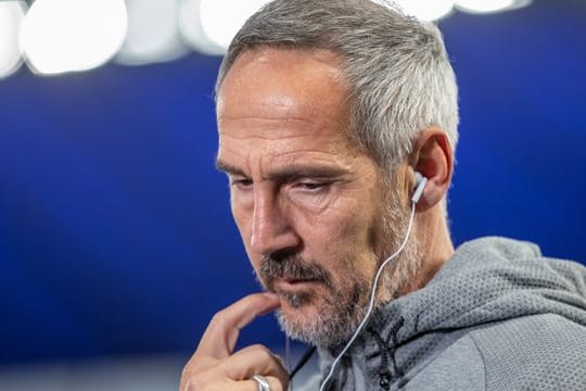 Der Trainer von Borussia Mönchengladbach, Adi Hütter, befindet sich derzeit nach einem positiven Corona-Test in Quarantäne.
