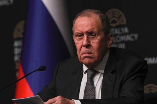 Der russische Außenminister Sergej Lawrow bei der Pressekonferenz nach dem Treffen in Antalya.