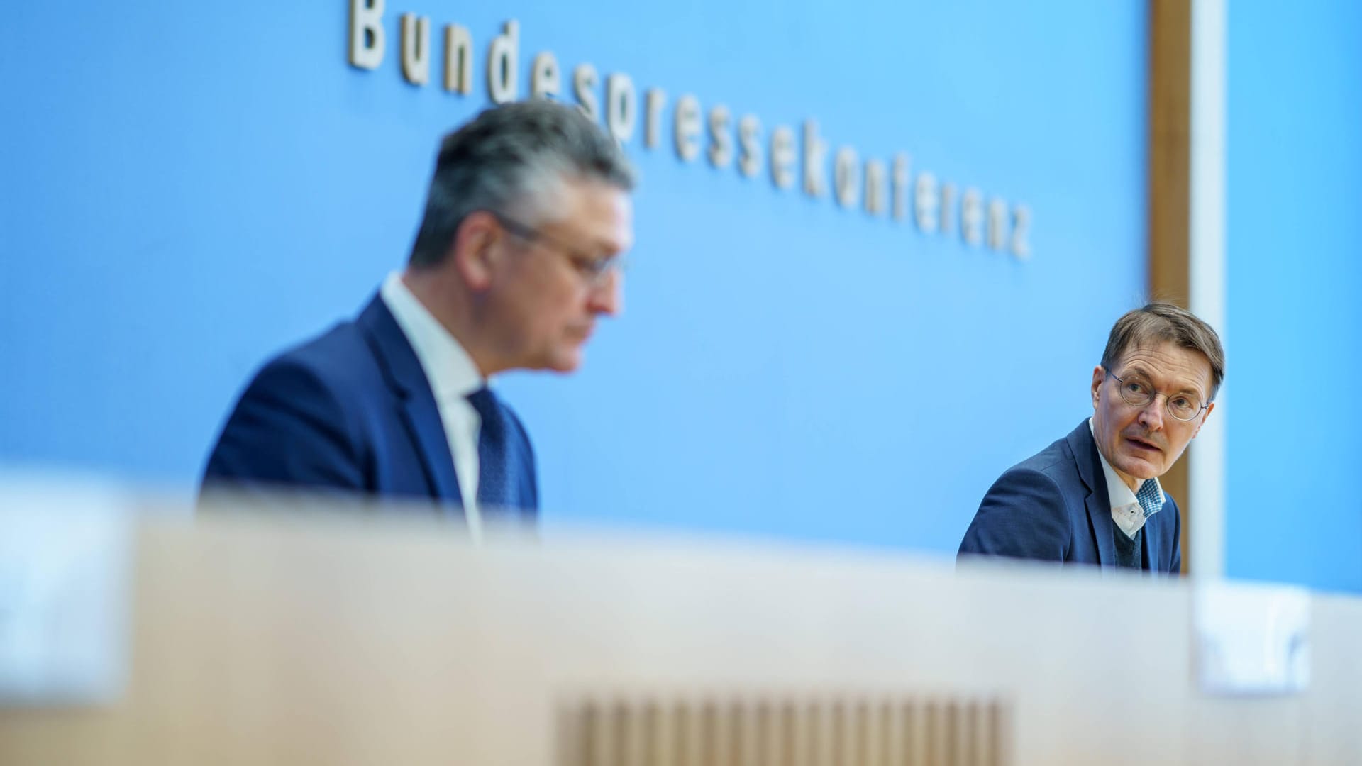 RKI-Chef Lothar Wieler und Gesundheitsminister Lauterbach Ende Februar in der Bundespressekonferenz.