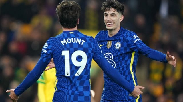 Kai Havertz (r) vom FC Chelsea jubelt über sein Tor zum 1:3 gegen Norwich City.