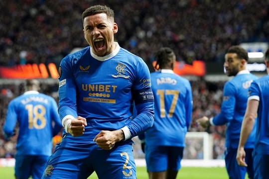 James Tavernier von den Glasgow Rangers jubelt über sein Tor zum 1:0 gegen Roter Stern Belgrad.