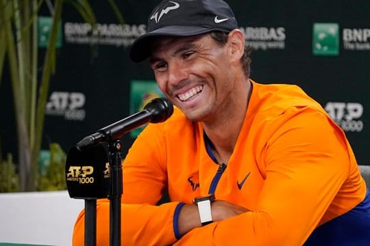 Rafael Nadal aus Spanien spricht während einer Pressekonferenz im Rahmen des BNP Paribas Open-Tennisturniers.