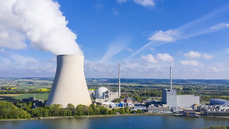 Kernkraftwerk Isar (Archivbild): Neben den Reaktoren am Stausee Niederaichbach sind noch zwei deutsche Atomkraftwerke in Betrieb.