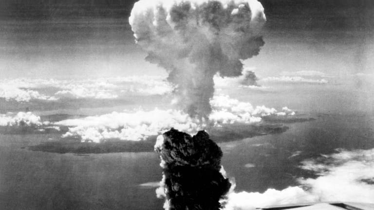 Das Inferno: Im August 1945 werfen die USA Atombomben auf die japanischen Städte Hiroshima und Nagasaki.
