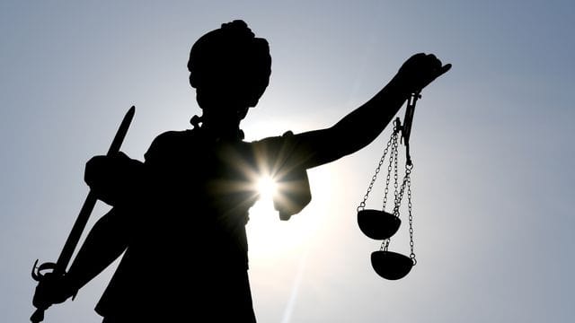 Mit einer Vorsorgevollmacht einen anderen Bevollmächtigten degradieren? So weit reichen die Befugnisse dann doch nicht, urteilt ein Gericht. Mit einer Vorsorgevollmacht einen anderen Bevollmächtigten degradieren? So weit reichen die Befugnisse dann doch nicht, urteilt ein Gericht.