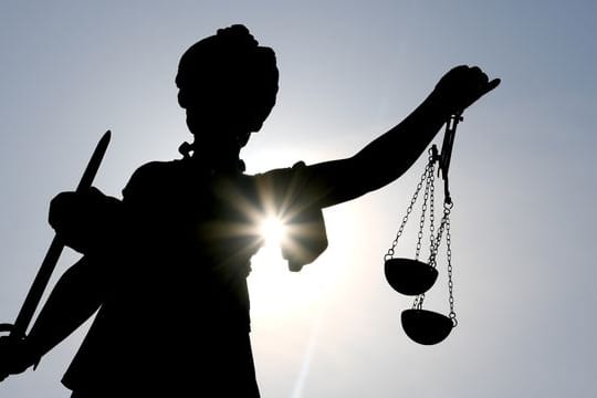 Mit einer Vorsorgevollmacht einen anderen Bevollmächtigten degradieren? So weit reichen die Befugnisse dann doch nicht, urteilt ein Gericht. Mit einer Vorsorgevollmacht einen anderen Bevollmächtigten degradieren? So weit reichen die Befugnisse dann doch nicht, urteilt ein Gericht.