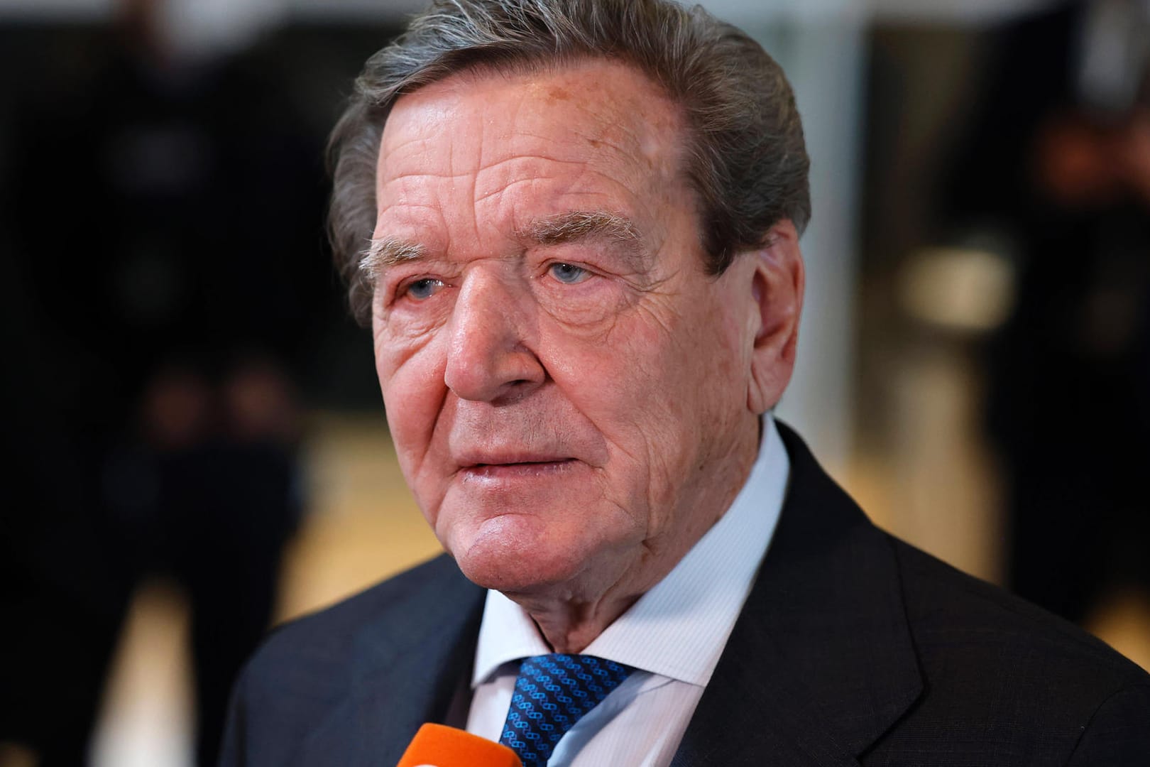 Gerhard Schröder: Er war von Oktober 1998 bis November 2005 Bundeskanzler.