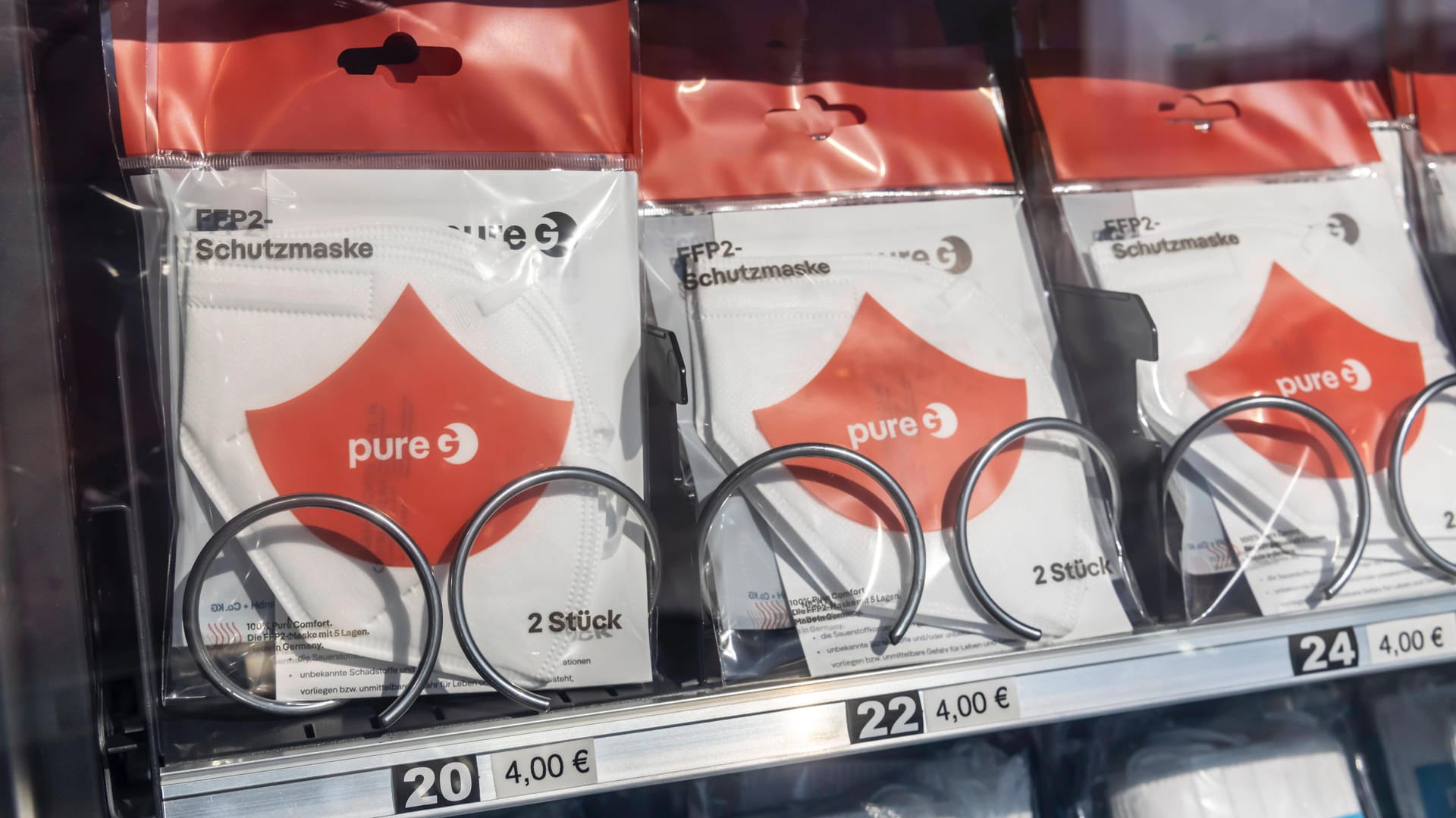 Automat mit FFP2-Schutzmasken (Symbolbild): Der Ausschuss soll die Maskengeschäfte der Staatsregierung aufklären. Automat mit FFP2-Schutzmasken (Symbolbild): Der Ausschuss soll die Maskengeschäfte der Staatsregierung aufklären.