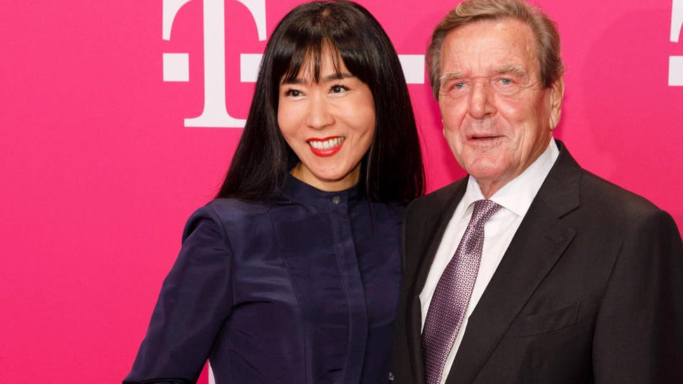 Gerhard Schröder mit Ehefrau So-yeon Schröder-Kim: Sie machten ihre Beziehung 2018 öffentlich.