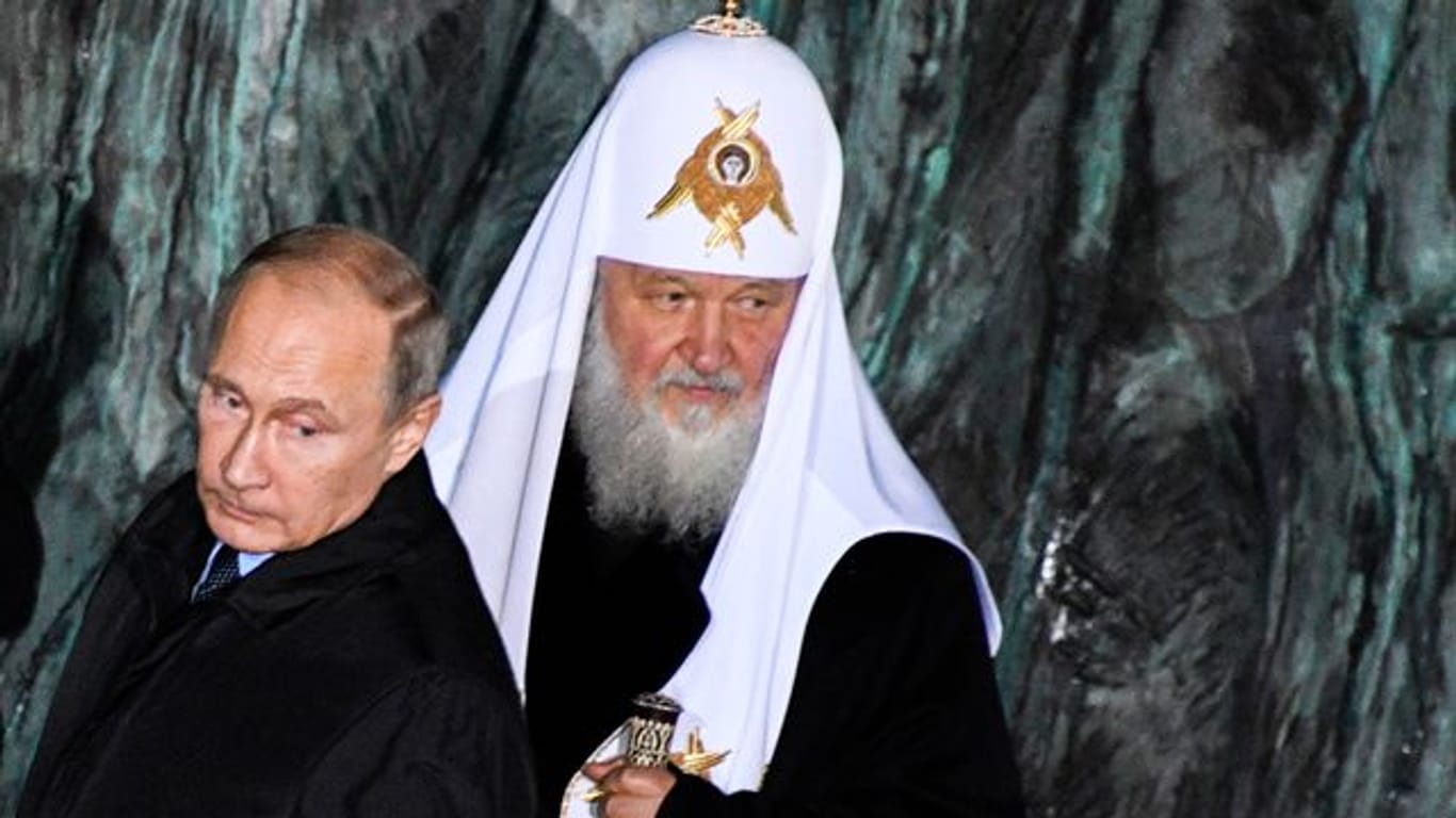 Der russische Patriarch Kyrill wirft ausländischen Kräften vor, sie wollten Menschen in der Ukraine "umerziehen" - um sie zu Feinden Russlands zu machen.