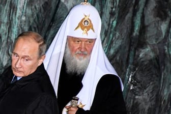 Der russische Patriarch Kyrill wirft ausländischen Kräften vor, sie wollten Menschen in der Ukraine "umerziehen" - um sie zu Feinden Russlands zu machen.