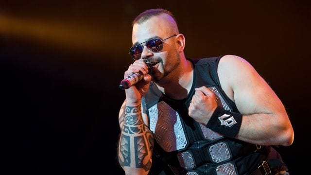 Joakim Brodén und seine Kollegen von der Band Sabaton haben ein zweites Nummer-eins-Album in Deutschland.