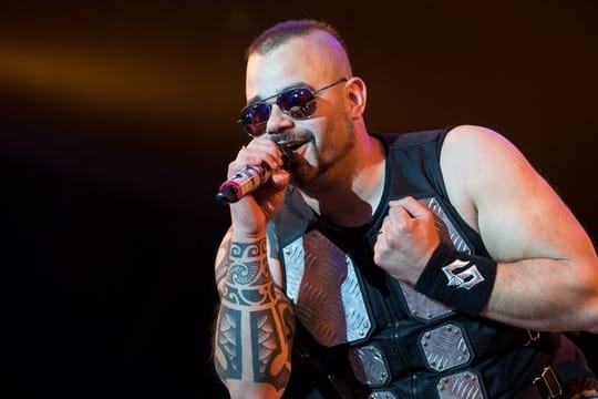 Joakim Brodén und seine Kollegen von der Band Sabaton haben ein zweites Nummer-eins-Album in Deutschland.