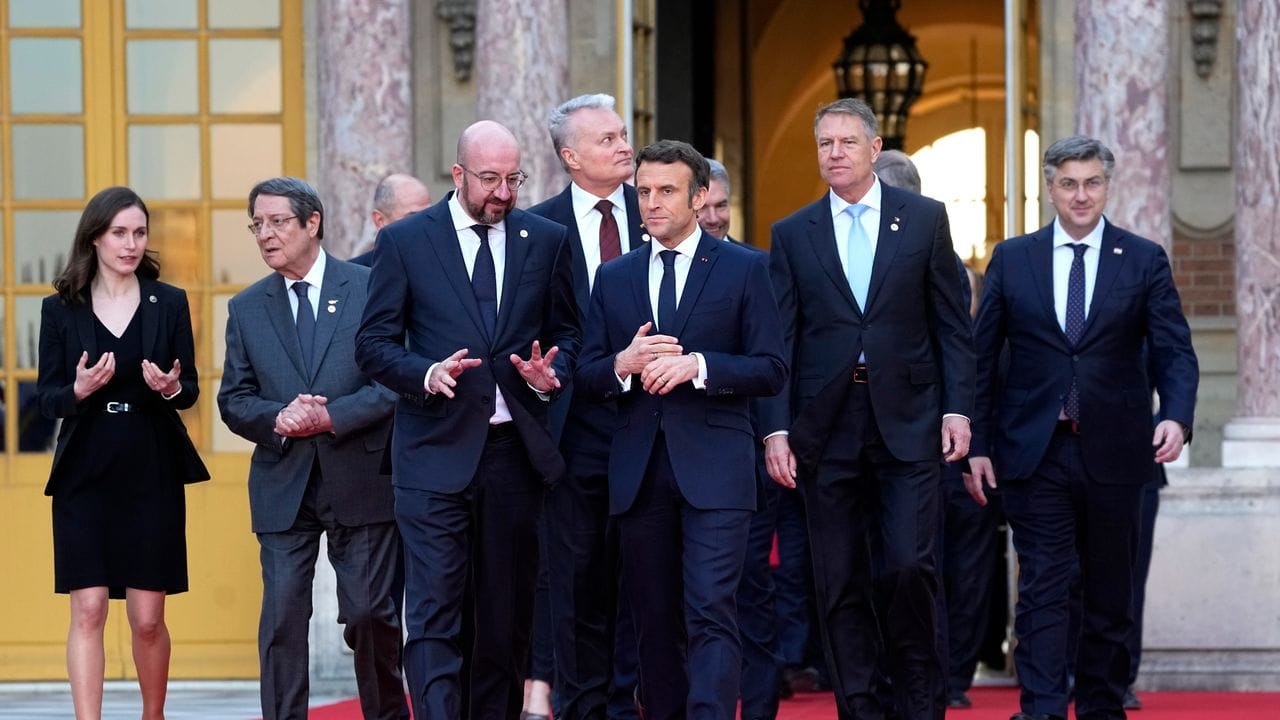 Gipfel in Versailles: Die EU sieht keine schnelle Aufnahme der Ukraine. Gipfel in Versailles: Die EU sieht keine schnelle Aufnahme der Ukraine.
