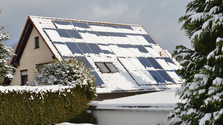Statik: Ist das Dach stabil genug, um die Solaranlage und zusätzliche Schneemassen zu tragen?