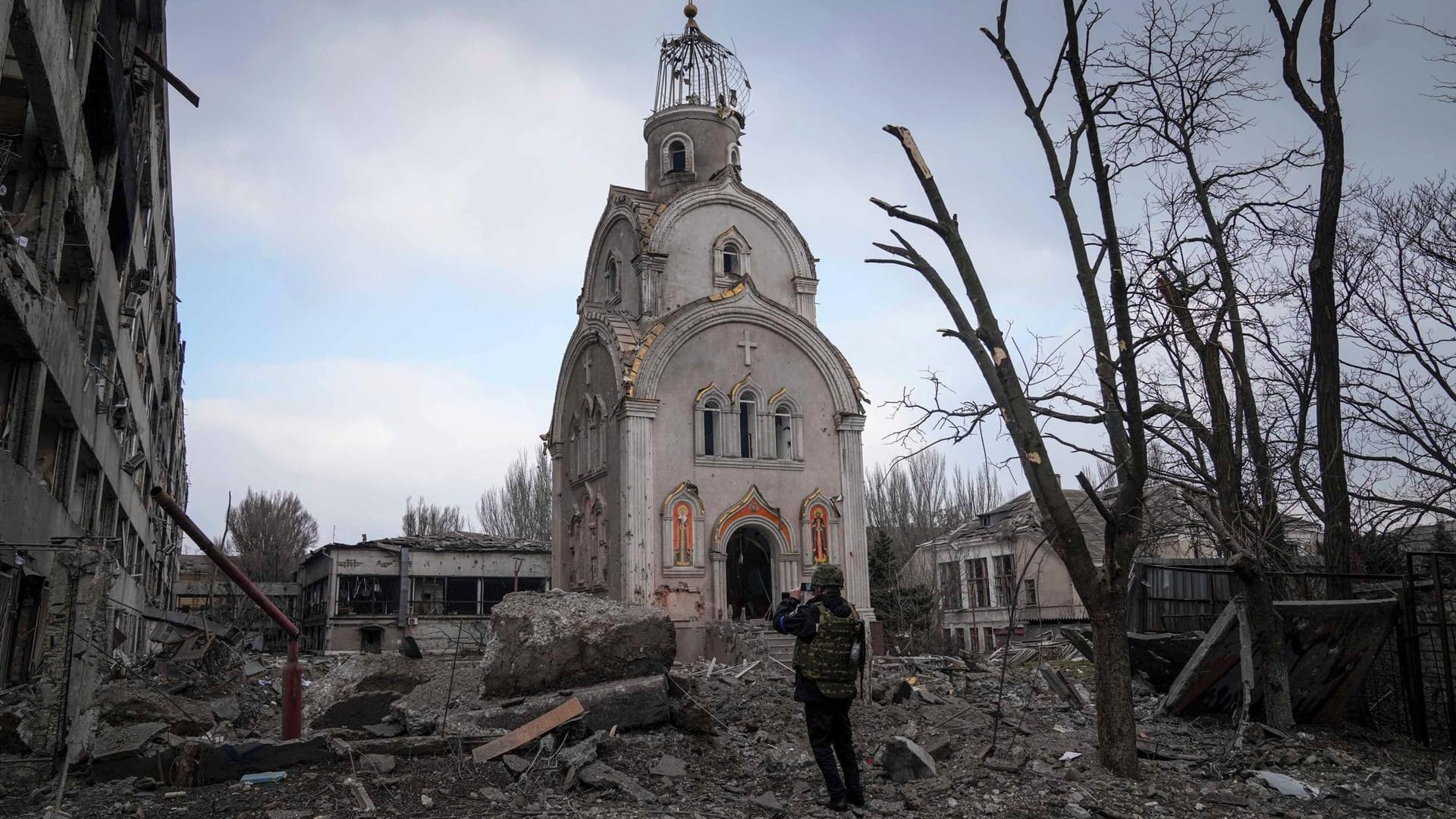 Zerstörte Kirche in Mariupol: Die Hafenstadt soll mittlerweile vom russischen Militär umstellt sein.