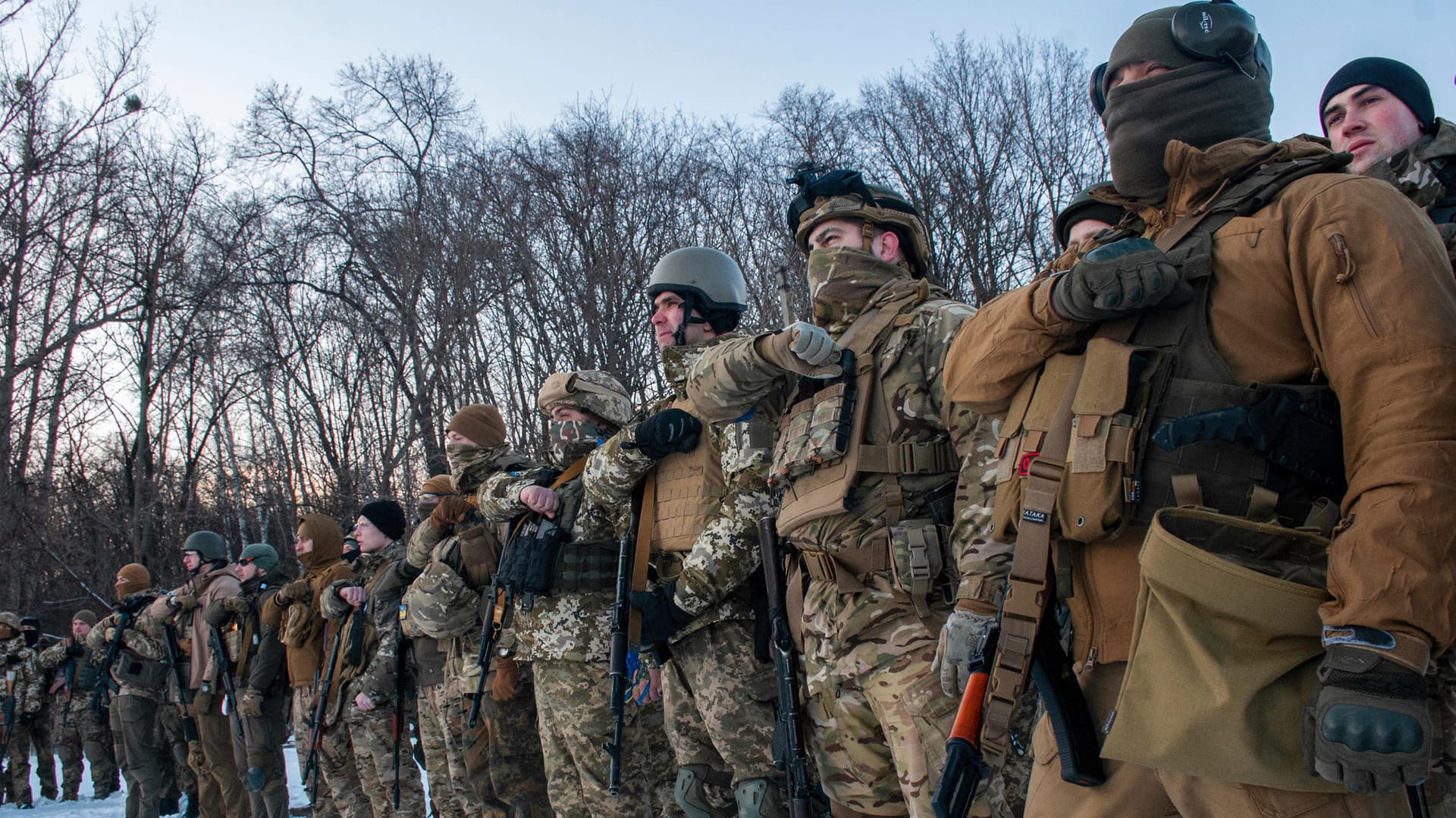 Ukrainische Soldaten außerhalb von Charkiw: In der Stadt soll ein nukleares Forschungszentrum beschossen worden sein.