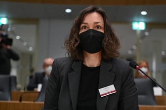 Anne Spiegel im Untersuchungsausschuss des Landtags von Rheinland-Pfalz: Sie weist die Vorwürfe gegen sich zurück.