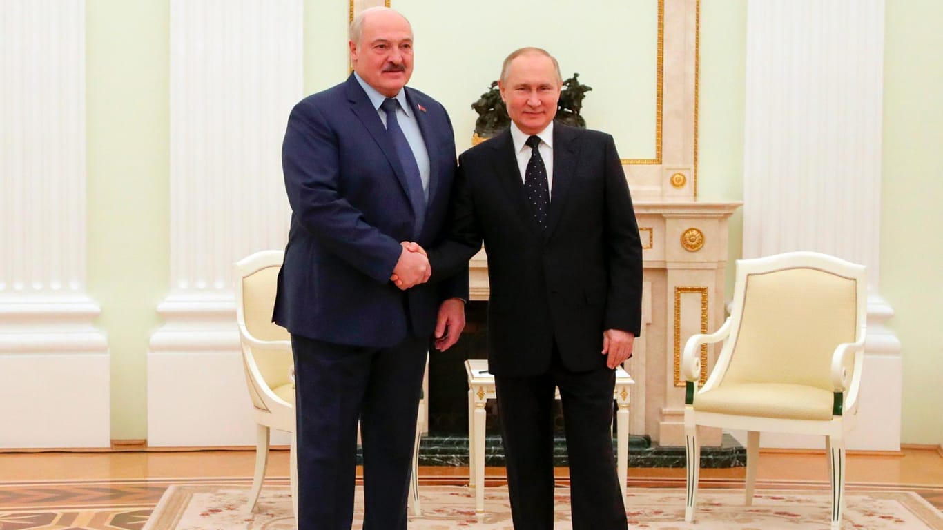 Alexander Lukaschenko und Wladimir Putin treffen sich in Moskau: Eigentlich sollte Belarus an der Seite Russlands in der Ukraine kämpfen.
