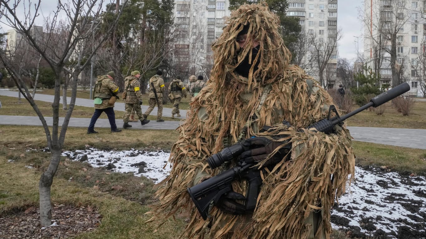 Kiew: Die ukrainischen Kräfte bereiten sich auf einen russischen Angriff auf die Hauptstadt vor.