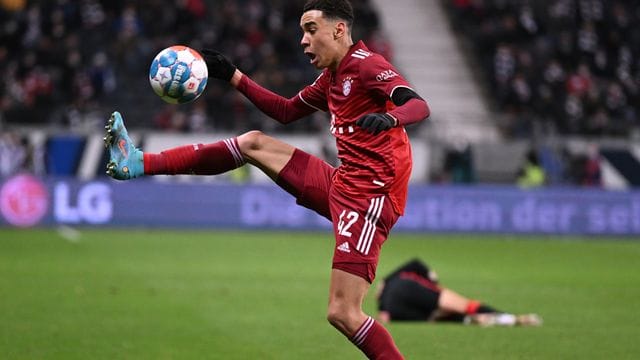 Bayerns Jamal Musiala kann in Sinsheim der jüngste Bayern-Spieler der Geschichte mit 50 Bundesliga-Einsätzen werden. Bayerns Jamal Musiala kann in Sinsheim der jüngste Bayern-Spieler der Geschichte mit 50 Bundesliga-Einsätzen werden.