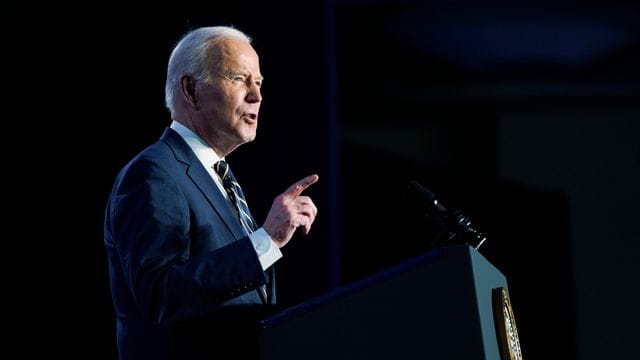 US-Präsident Joe Biden hat das Haushaltsgesetz unterschrieben, das verhindert, dass der US-Regierung das Geld ausgeht.