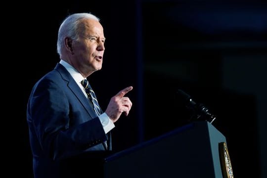 US-Präsident Joe Biden hat das Haushaltsgesetz unterschrieben, das verhindert, dass der US-Regierung das Geld ausgeht.