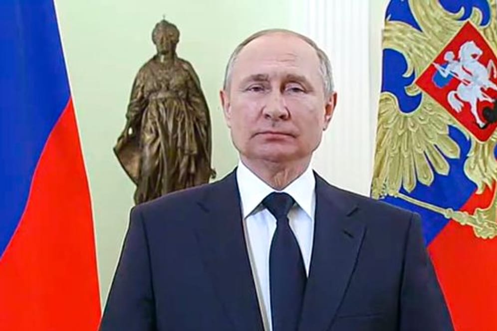 Olaf Scholz und Emmanuel Macron haben den russischen Präsidenten Wladimir Putin zu einem sofortigen Waffenstillstand in der Ukraine aufgefordert.