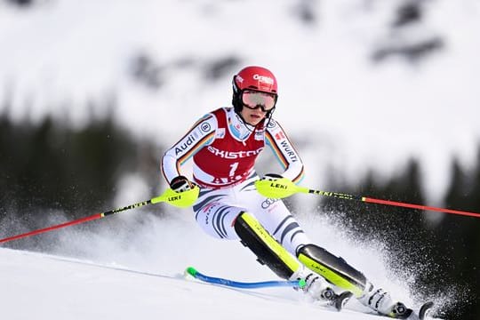 Ski-Ass Lena Dürr kam beim Weltcup im schwedischen Are trotz zwischenzeitlicher Führung nur auf Rang fünf.