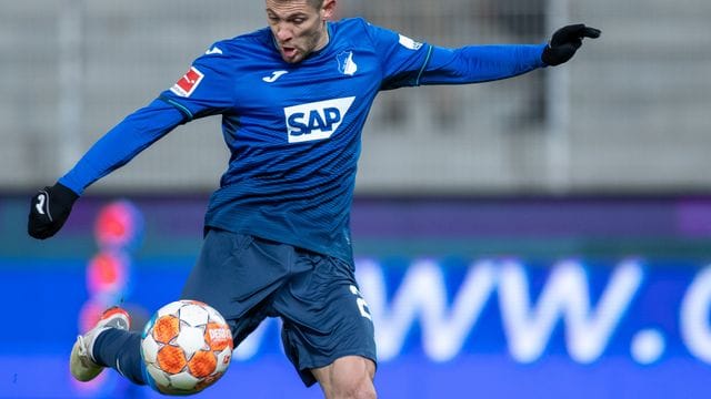 Die TSG Hoffenheim und Stürmer Andrej Kramaric haben ihre Zusammenarbeit vorzeitig bis zum Sommer 2025 verlängert. Die TSG Hoffenheim und Stürmer Andrej Kramaric haben ihre Zusammenarbeit vorzeitig bis zum Sommer 2025 verlängert.