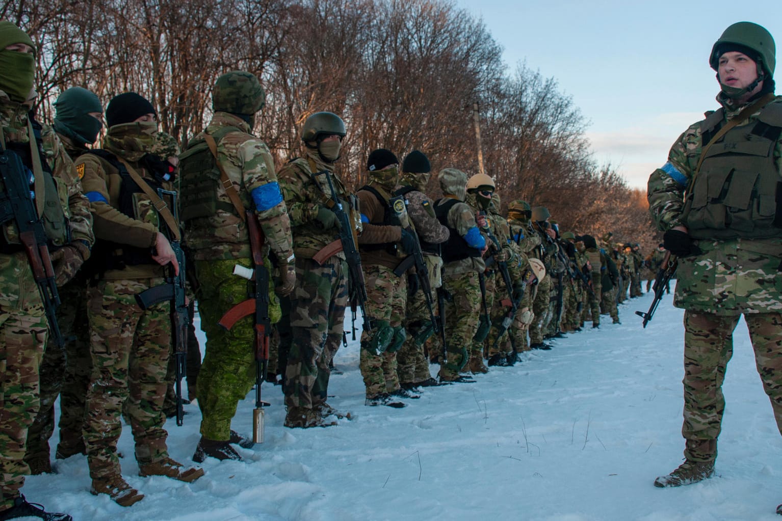 Ukrainische Soldaten nehmen an einer Trainingseinheit außerhalb von Charkiw teil (Symbolbild): Auch die Firma Wanzl bangt um ihre Mitarbeiter in der Ukraine. Ukrainische Soldaten nehmen an einer Trainingseinheit außerhalb von Charkiw teil (Symbolbild): Auch die Firma Wanzl bangt um ihre Mitarbeiter in der Ukraine.