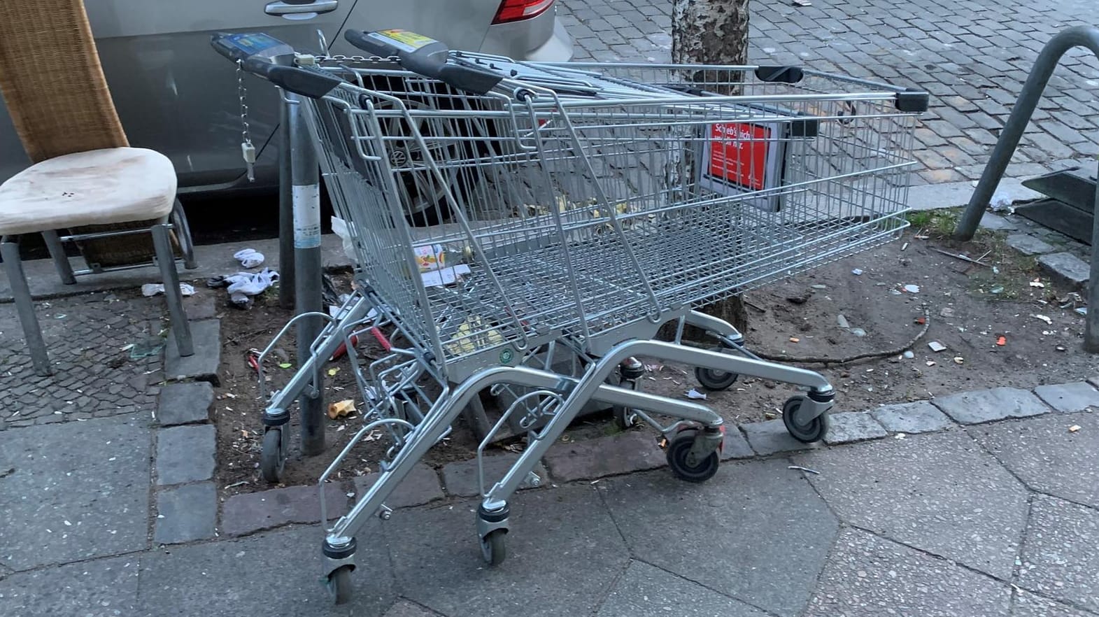 Einkaufswagen, die Kunden mitnehmen, aber nicht wieder zurückbringen, finden sich recht häufig. Meier-Kortwig schätzt, dass fünf bis zehn Prozent der Wagen verschwinden.